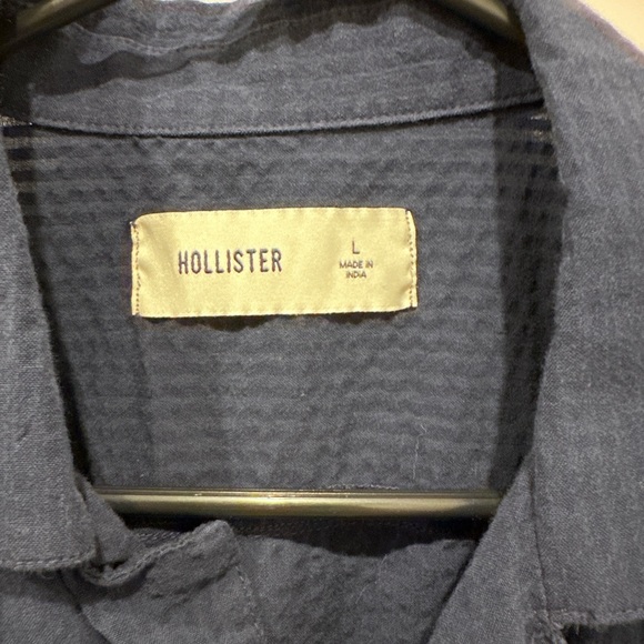 Hollister Men's Seersucker Navy Short Sleeve Button Down Shirt - Picture 3 of 4